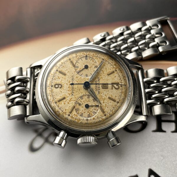 Universal Uni-Compax Chronograph 22296