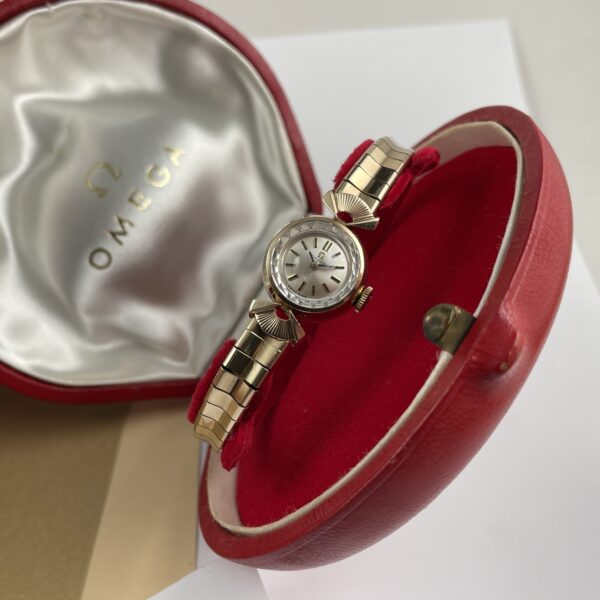 Omega Classic Fancy Cocktail Watch in Yellow Gold - 1961